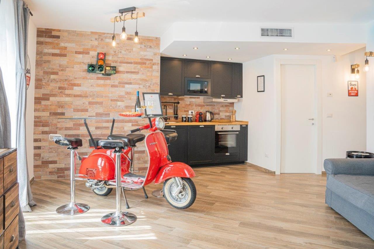 Vespa Apartments Moneglia Buitenkant foto
